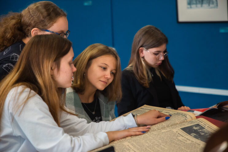 Проба пера: В РИА Верхневолжье школьники осваивали новую профессию Проба пера: В РИА Верхневолжье школьники осваивали новую профессию