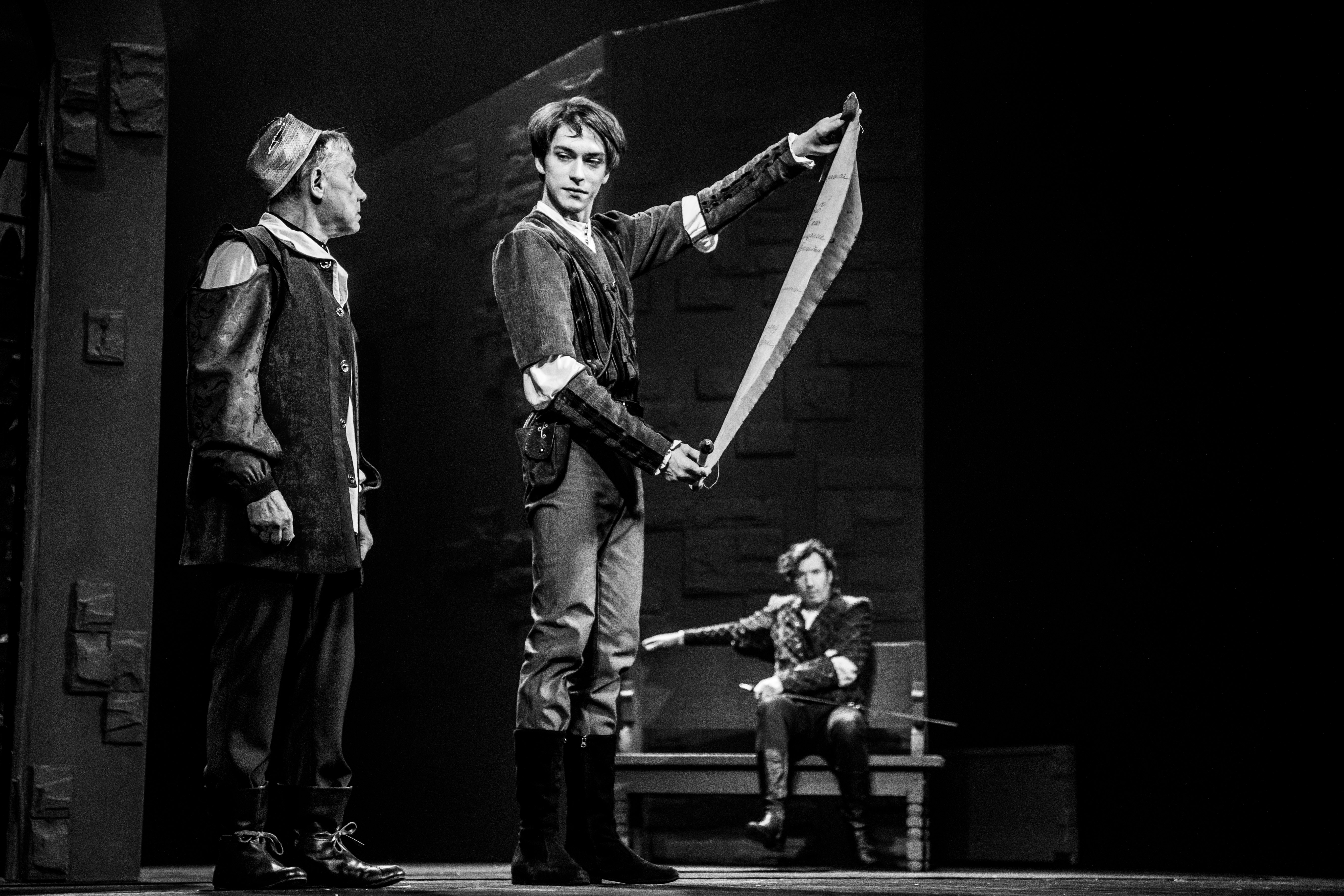 Семь смертей за три часа: В Твери представили неожиданную трактовку пьесы "Ромео и Джульетта"