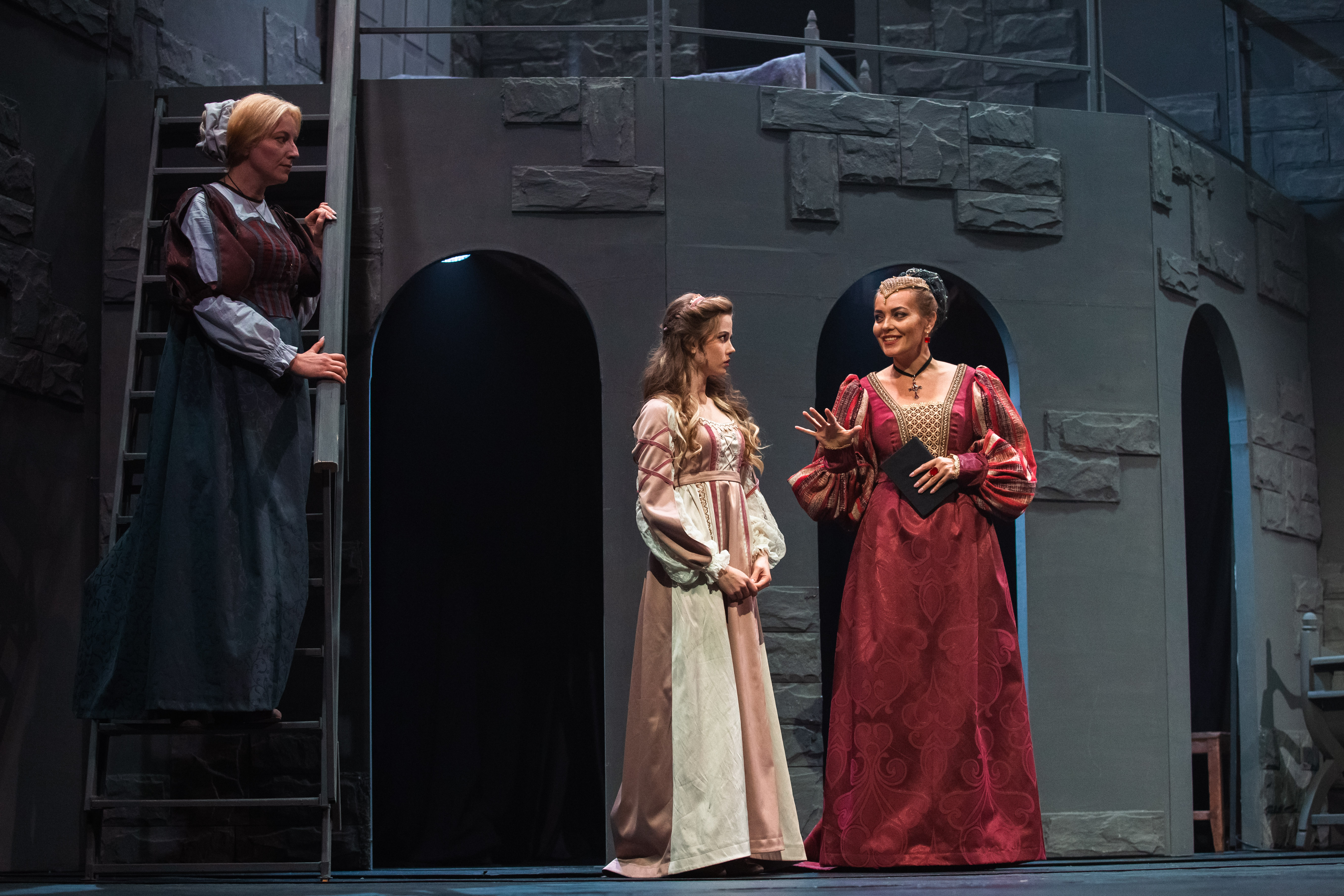 Семь смертей за три часа: В Твери представили неожиданную трактовку пьесы "Ромео и Джульетта"