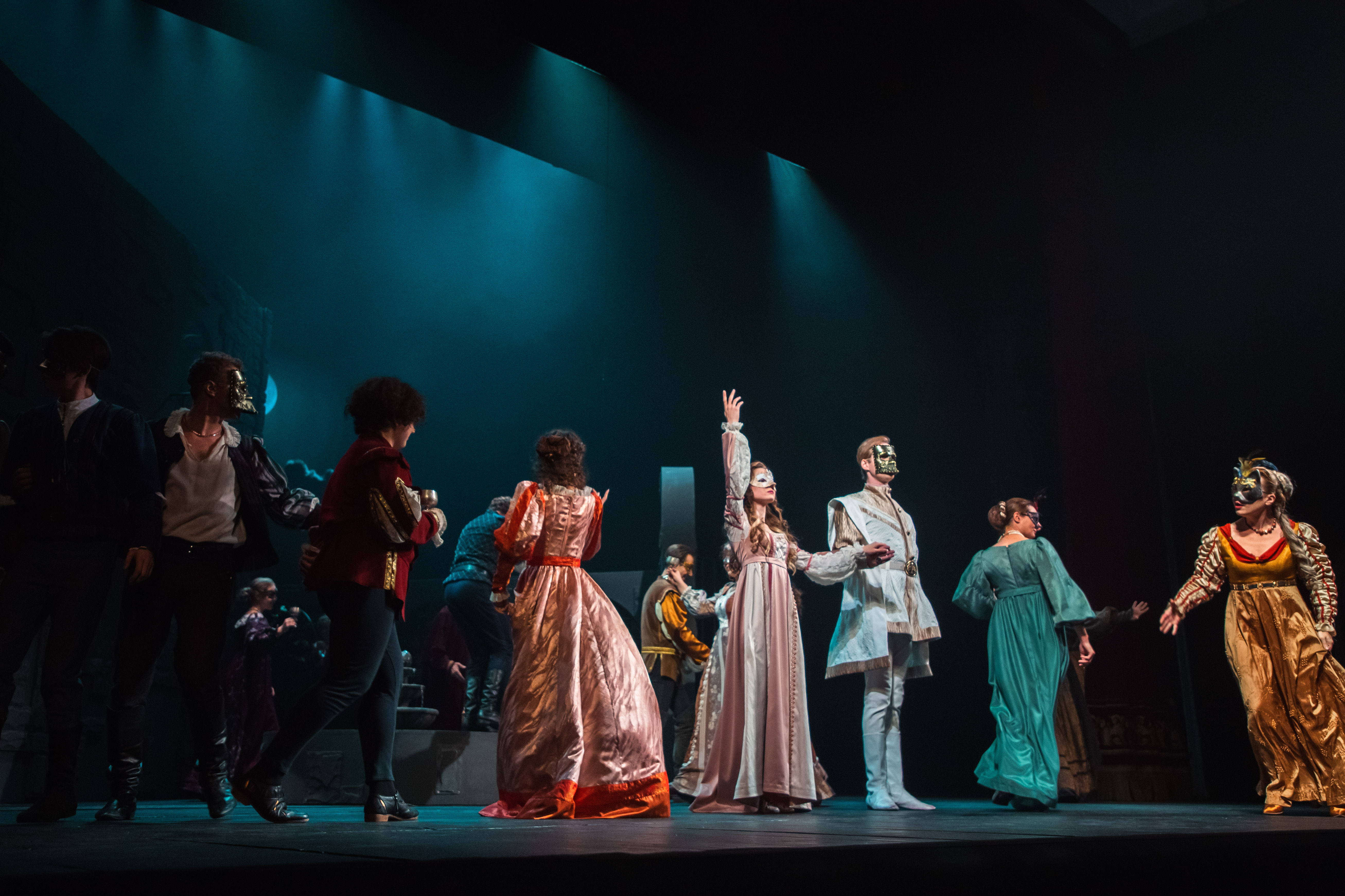 Семь смертей за три часа: В Твери представили неожиданную трактовку пьесы "Ромео и Джульетта"