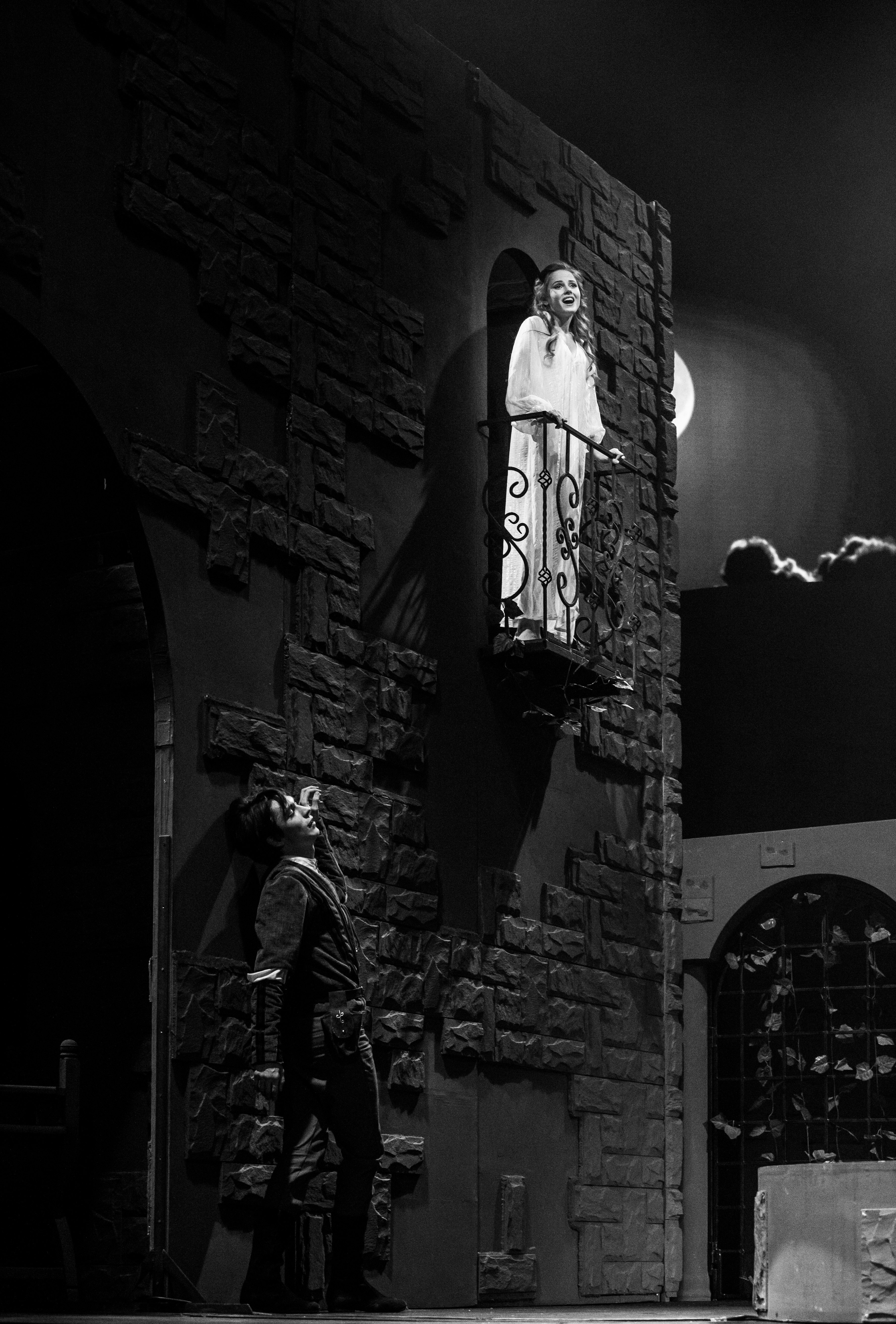 Семь смертей за три часа: В Твери представили неожиданную трактовку пьесы "Ромео и Джульетта"