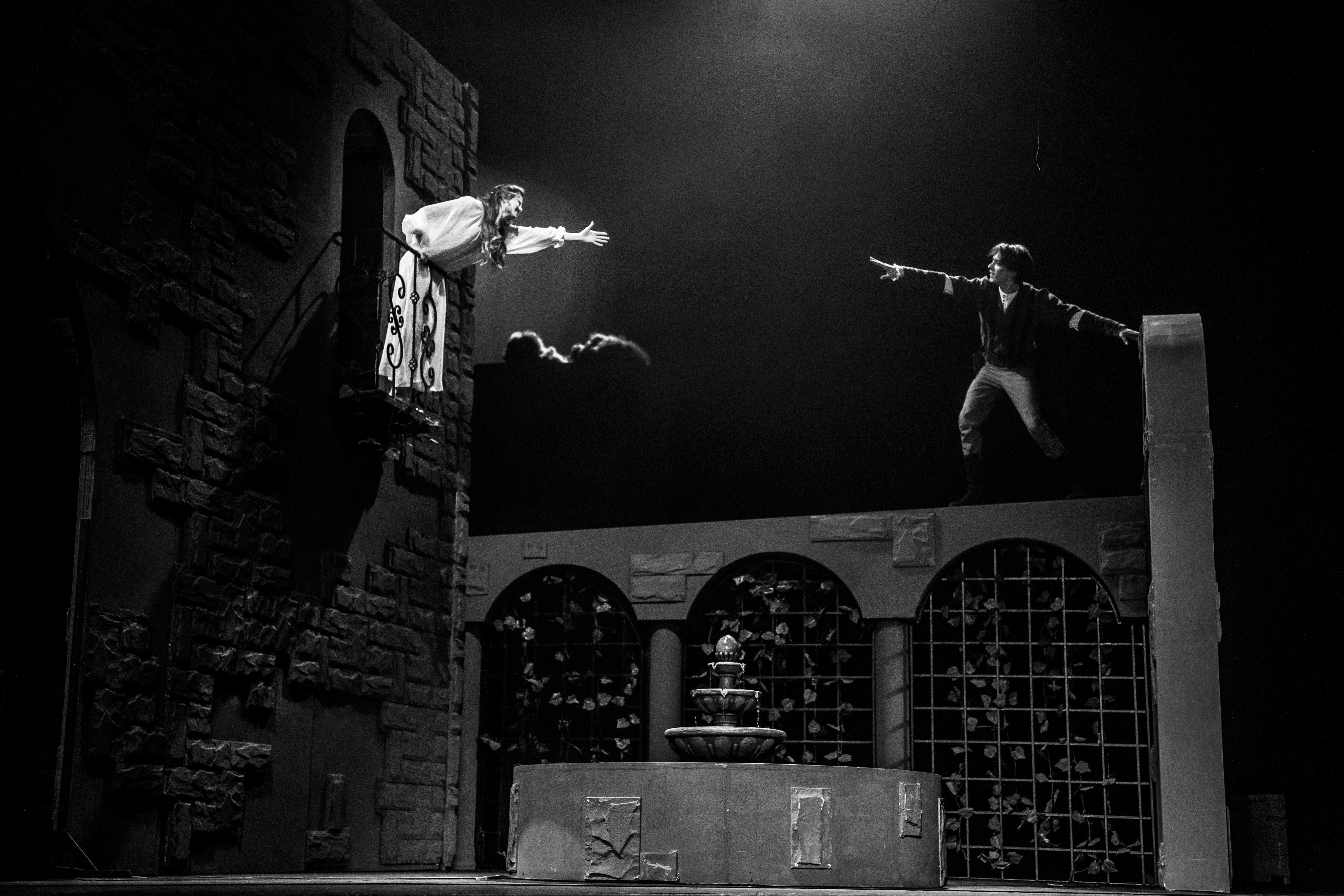 Семь смертей за три часа: В Твери представили неожиданную трактовку пьесы "Ромео и Джульетта"