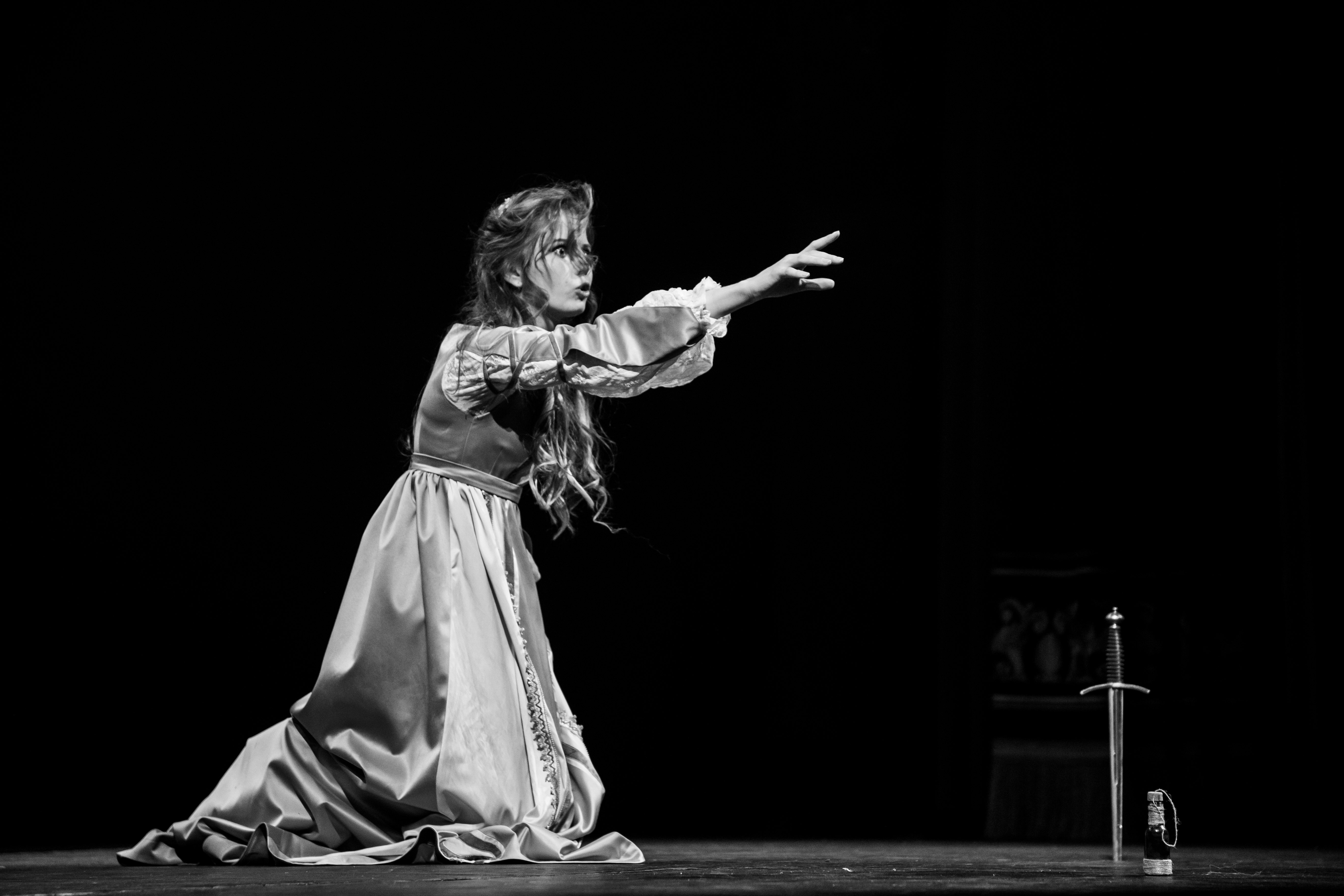 Семь смертей за три часа: В Твери представили неожиданную трактовку пьесы "Ромео и Джульетта"