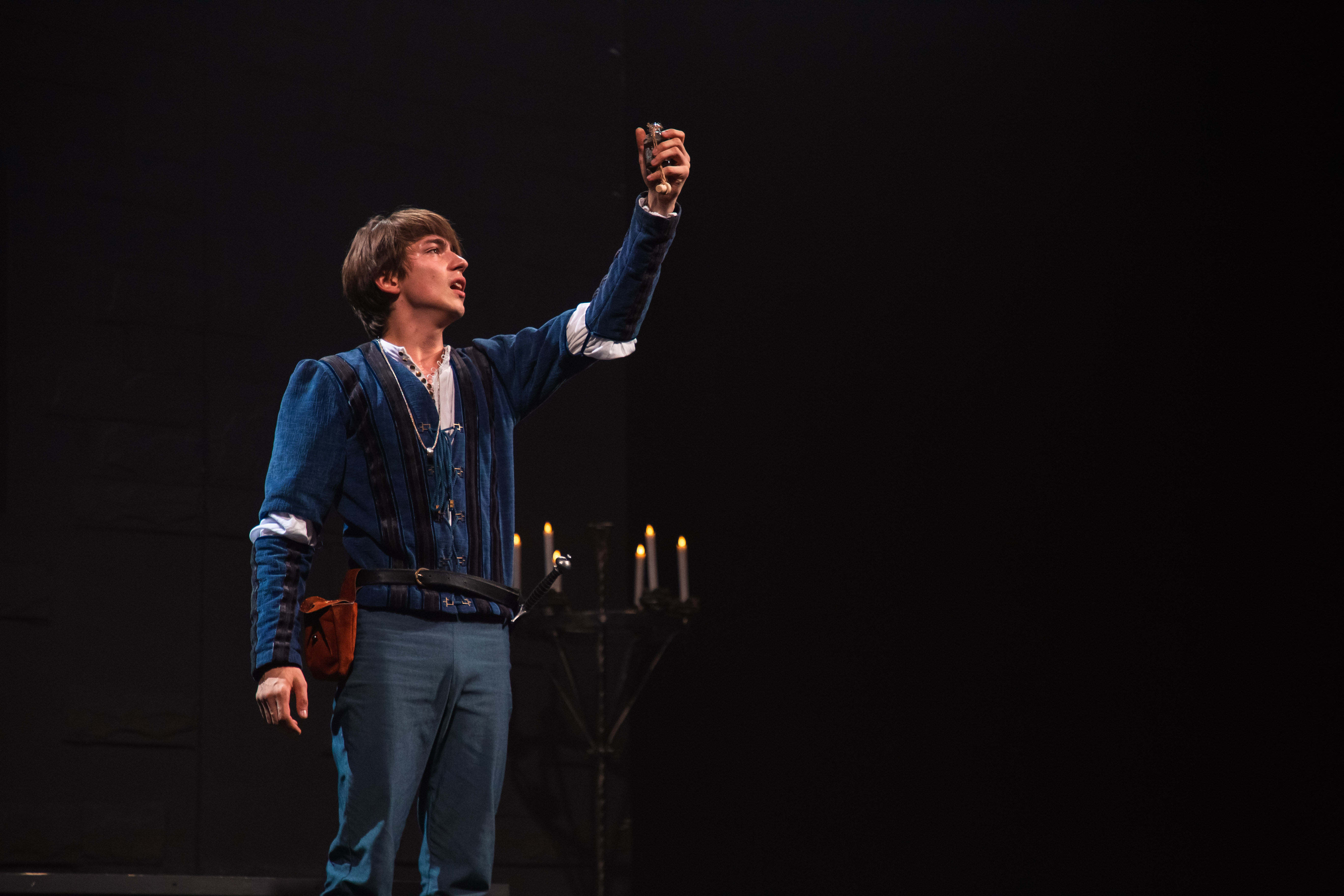 Семь смертей за три часа: В Твери представили неожиданную трактовку пьесы "Ромео и Джульетта"