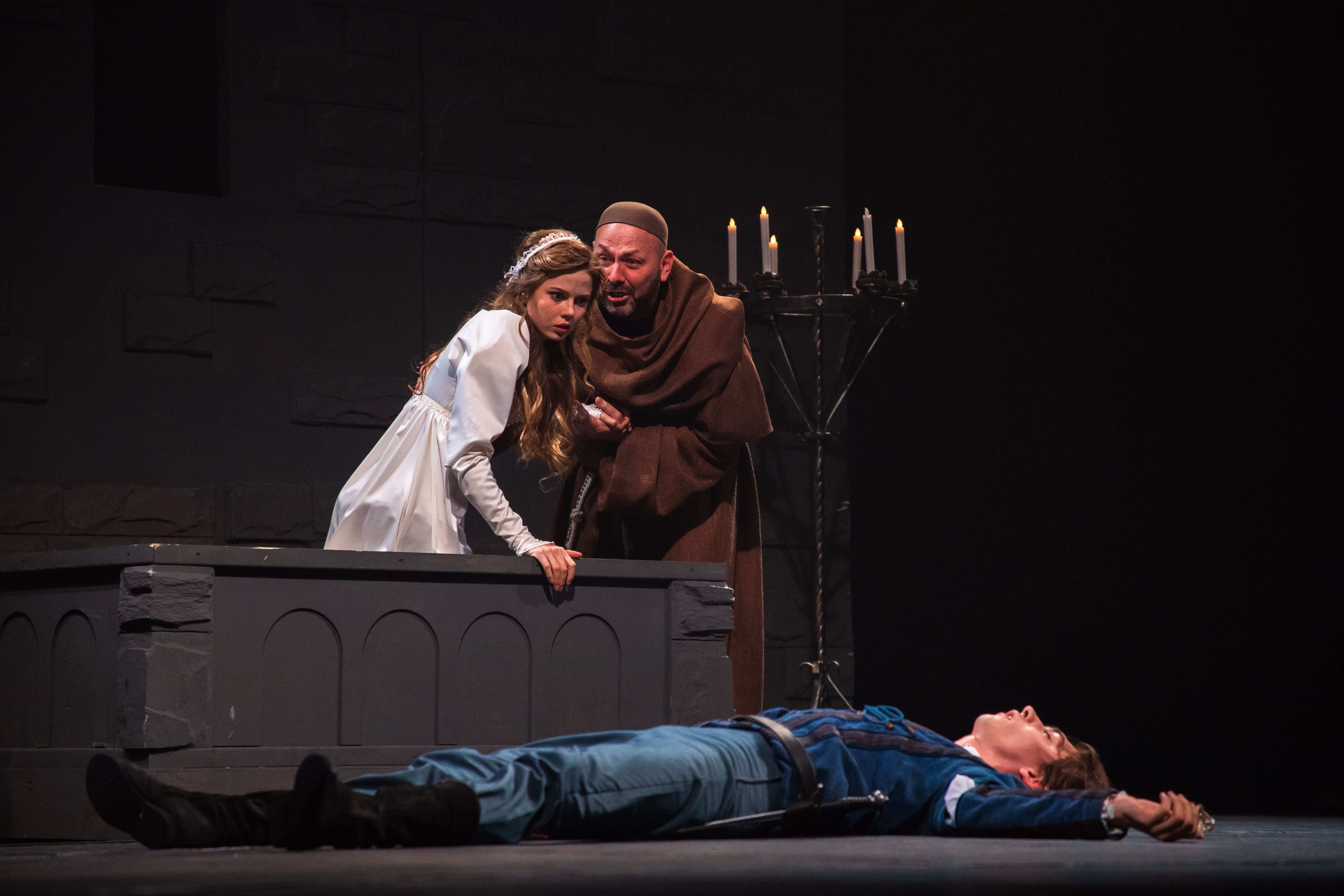 Семь смертей за три часа: В Твери представили неожиданную трактовку пьесы "Ромео и Джульетта"