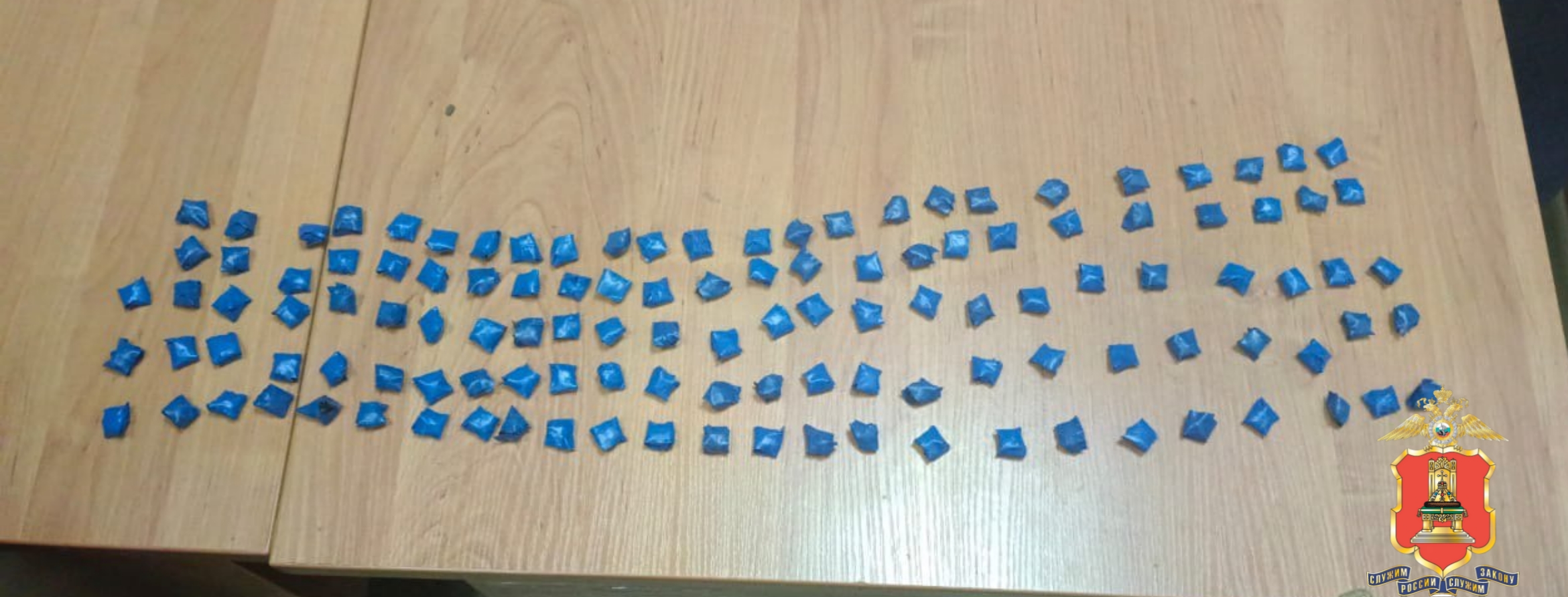 Больше 100 свертков с наркотиками обнаружили у 18-летнего москвича в Твери Больше 100 свертков с наркотиками обнаружили у 18-летнего москвича в Твери