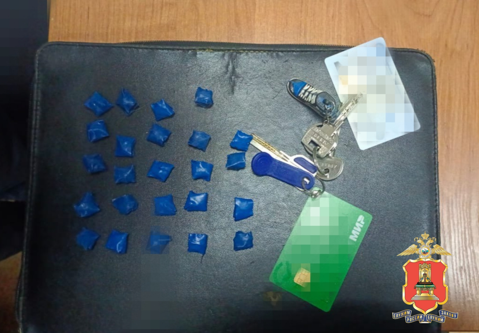 Больше 100 свертков с наркотиками обнаружили у 18-летнего москвича в Твери