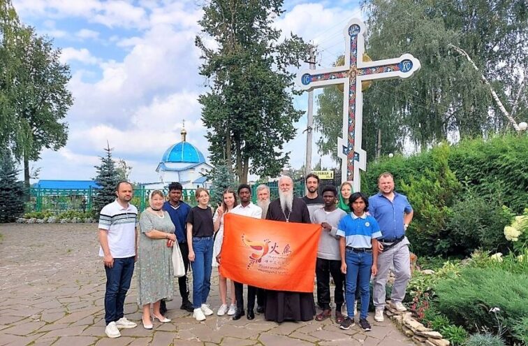 Студенты из Мадагаскара, Нигерии и ЦАР помогали восстанавливать храм в Ржевском округе Студенты из Мадагаскара, Нигерии и ЦАР помогали восстанавливать храм в Ржевском округе