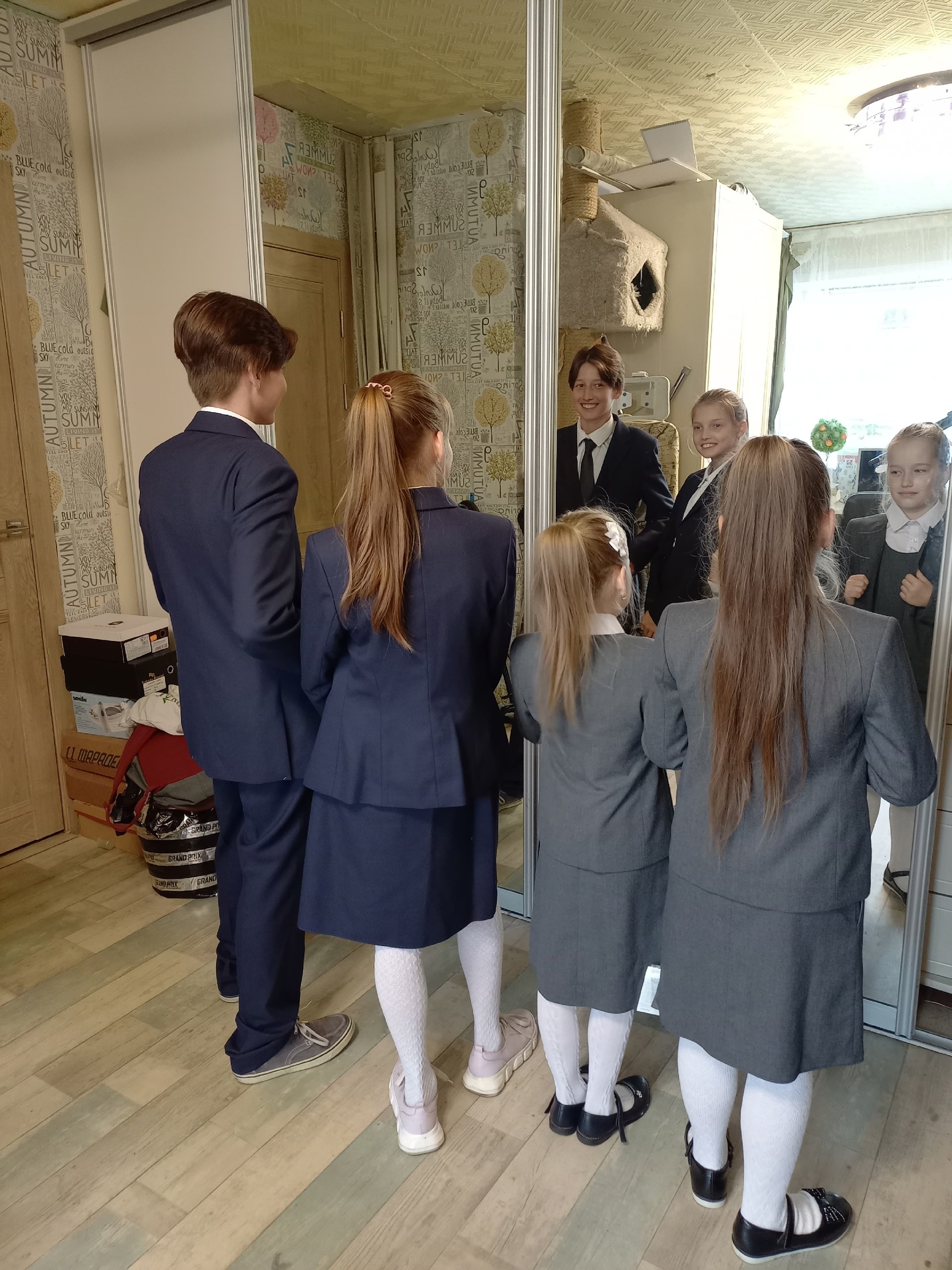 Многодетная мама из Твери оценила новую школьную форму Многодетная мама из Твери оценила новую школьную форму