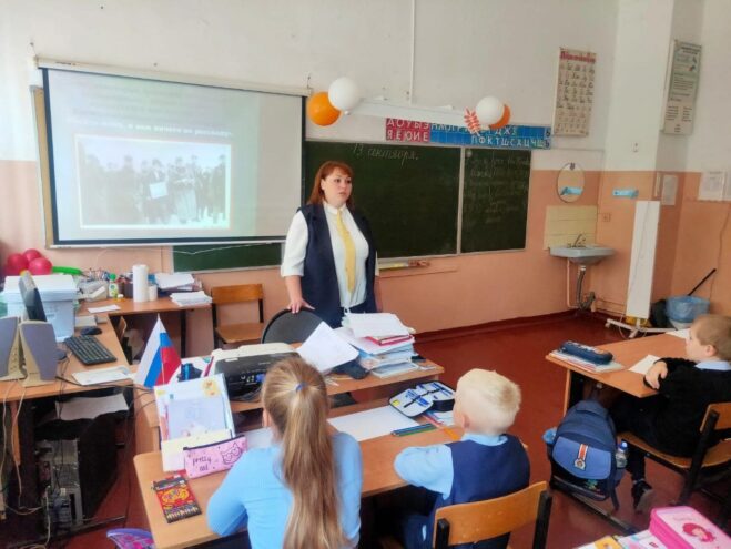 В тверских школах организовали классные часы в честь 100-летия со дня рождения Зои Космодемьянской В тверских школах организовали классные часы в честь 100-летия со дня рождения Зои Космодемьянской