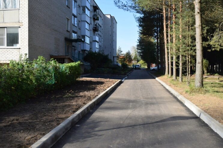 В Оленино благоустроили самый большой двор В Оленино благоустроили самый большой двор