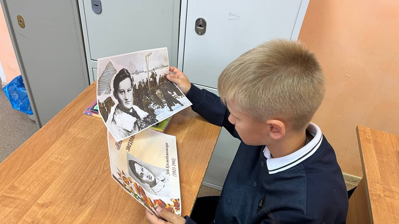 В тверских школах организовали классные часы в честь 100-летия со дня рождения Зои Космодемьянской В тверских школах организовали классные часы в честь 100-летия со дня рождения Зои Космодемьянской