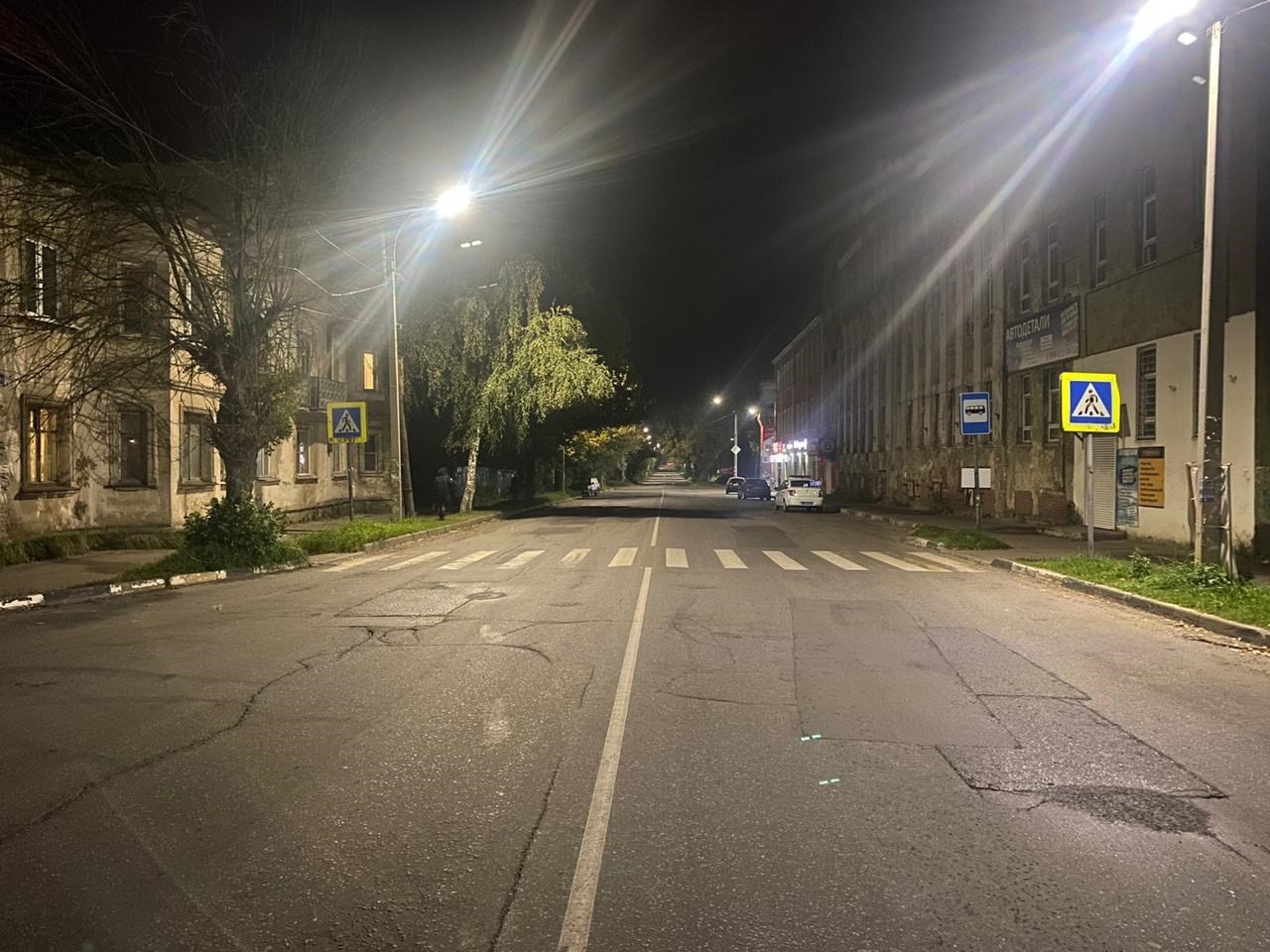 В Тверской области иномарка сбила двух девушек на пешеходном переходе