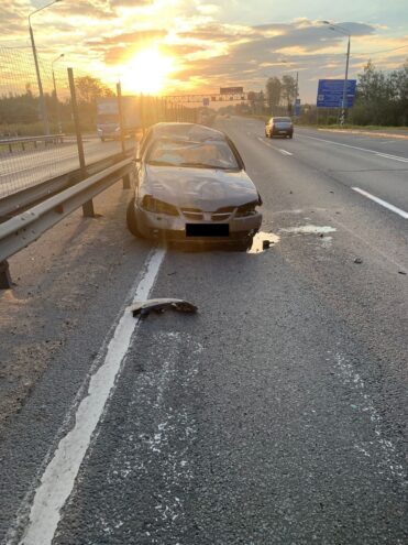 В Калининском округе водитель уснул за рулем и едва не погиб В Калининском округе водитель уснул за рулем и едва не погиб
