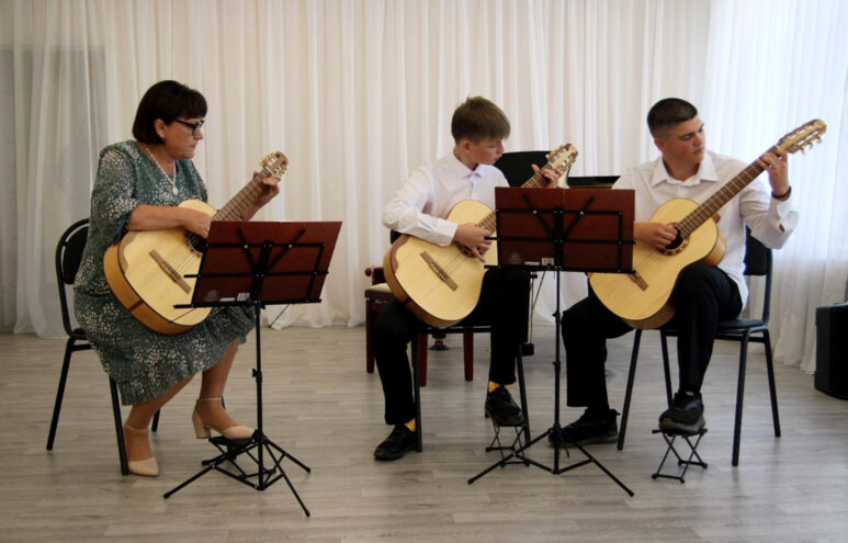 В Детских школах искусств состоялась презентация новых инструментов, оборудования и учебных пособий В Детских школах искусств состоялась презентация новых инструментов, оборудования и учебных пособий