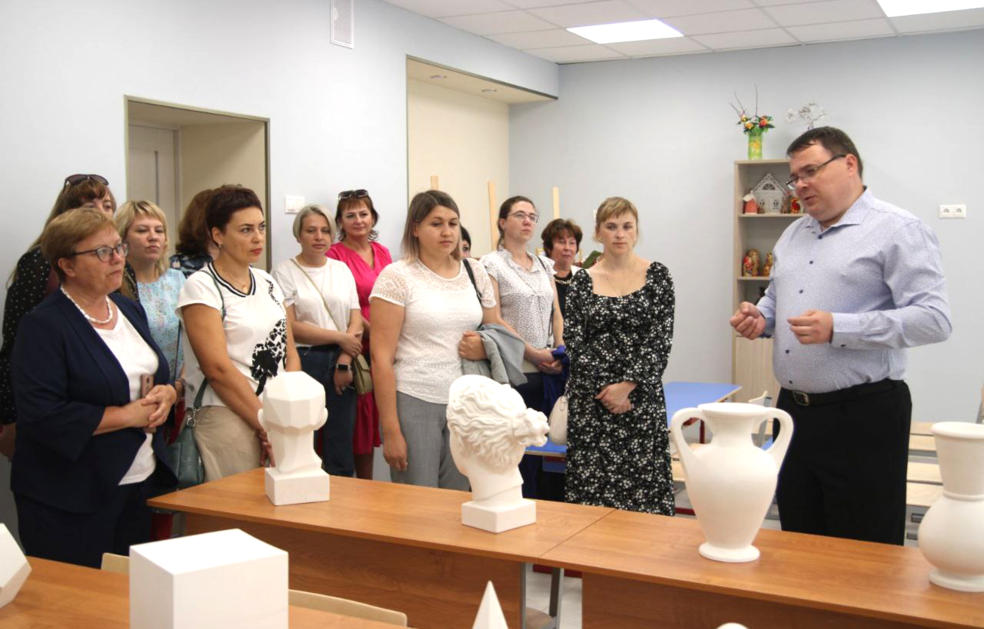 В Детских школах искусств состоялась презентация новых инструментов, оборудования и учебных пособий