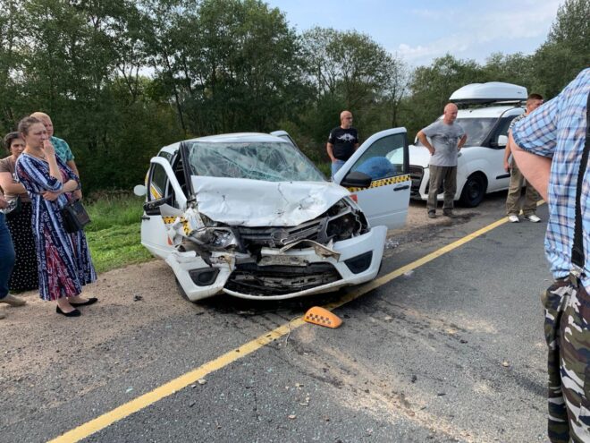 В серьезной аварии в Ржевском районе пострадали три человека В серьезной аварии в Ржевском районе пострадали три человека