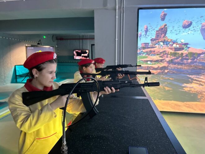 Юнармейцы Тверской области посетили тир мультимедийного парка «Россия – Моя история»