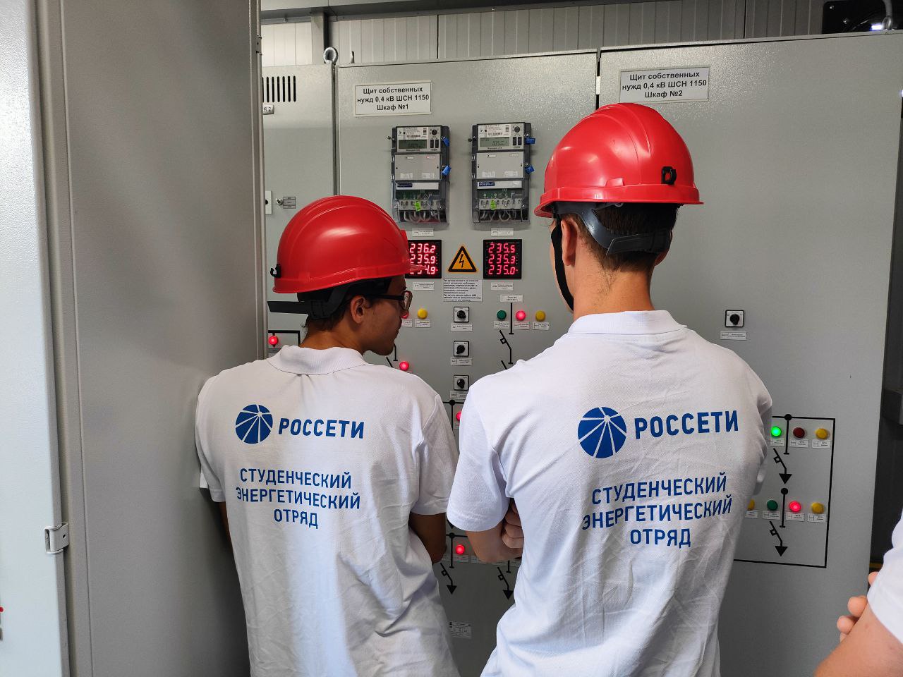 Специалисты «Тверьэнерго» пригласили студентов на экскурсию по подстанции «Крева»