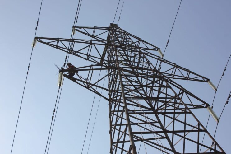 В Тверской области устанавливают птицезащитное оборудование на опорах ЛЭП В Тверской области устанавливают птицезащитное оборудование на опорах ЛЭП