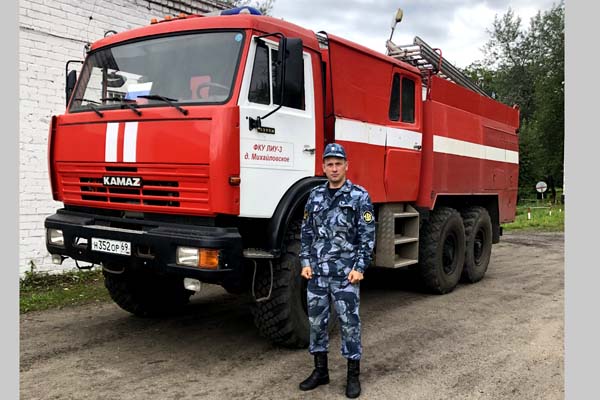 Сотрудник УФСИН России по Тверской области спас от пожара жилой дом Сотрудник УФСИН России по Тверской области спас от пожара жилой дом