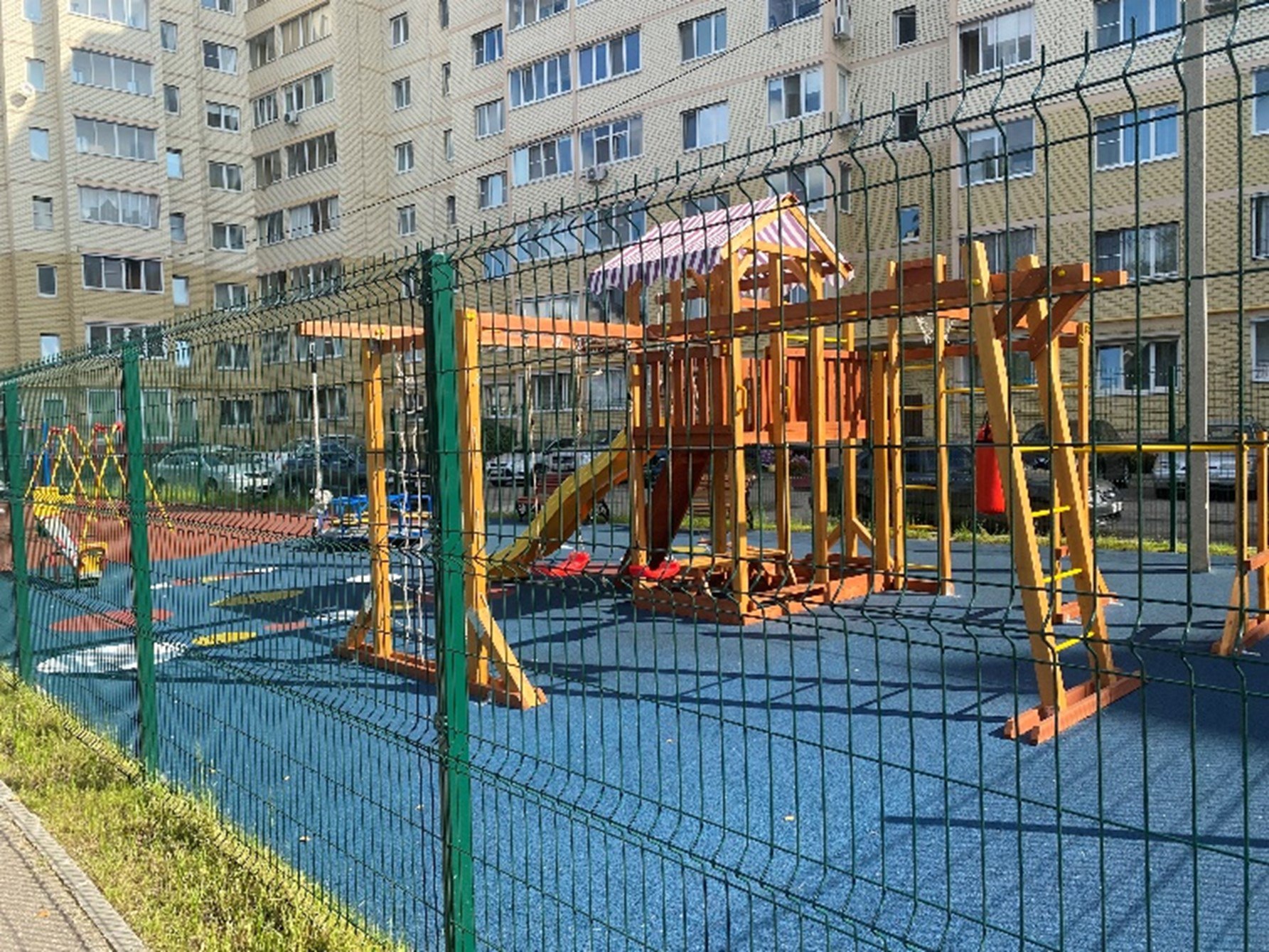 В Тверской области установили десять новых детских площадок В Тверской области установили десять новых детских площадок