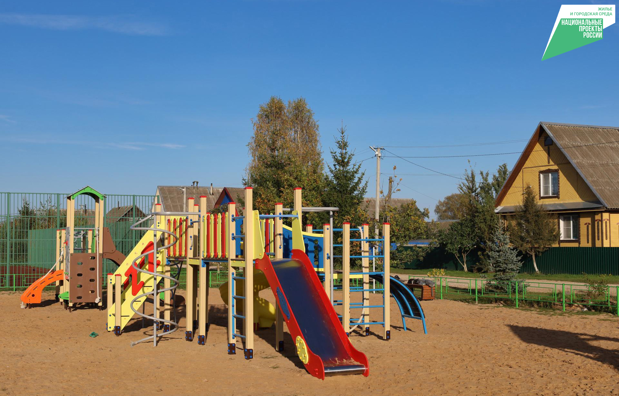 В посёлке Максатиха появилась новая детская площадка