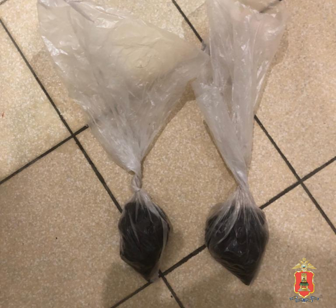 В Твери задержали двоих наркозакладчиков с крупной партией наркотиков