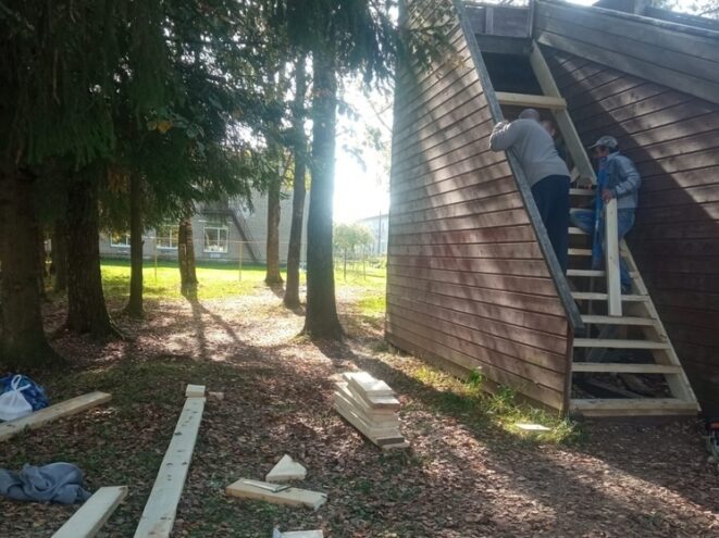 В Оленино ремонтируют самую популярную горку В Оленино ремонтируют самую популярную горку