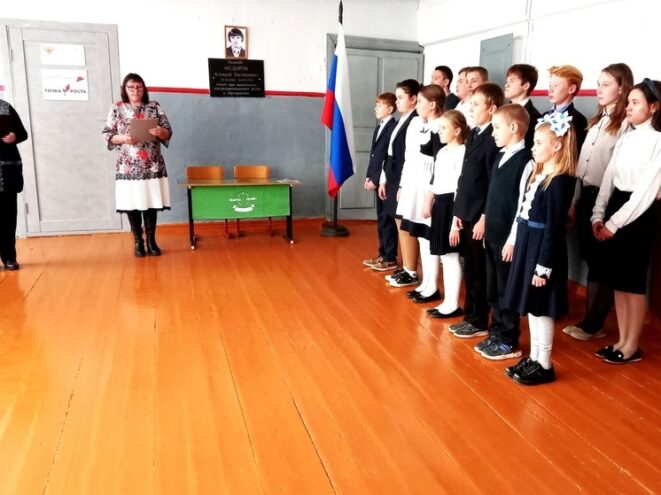 В Андреаполе Тверской области открыли две «парты Героя» В Андреаполе Тверской области открыли две «парты Героя»