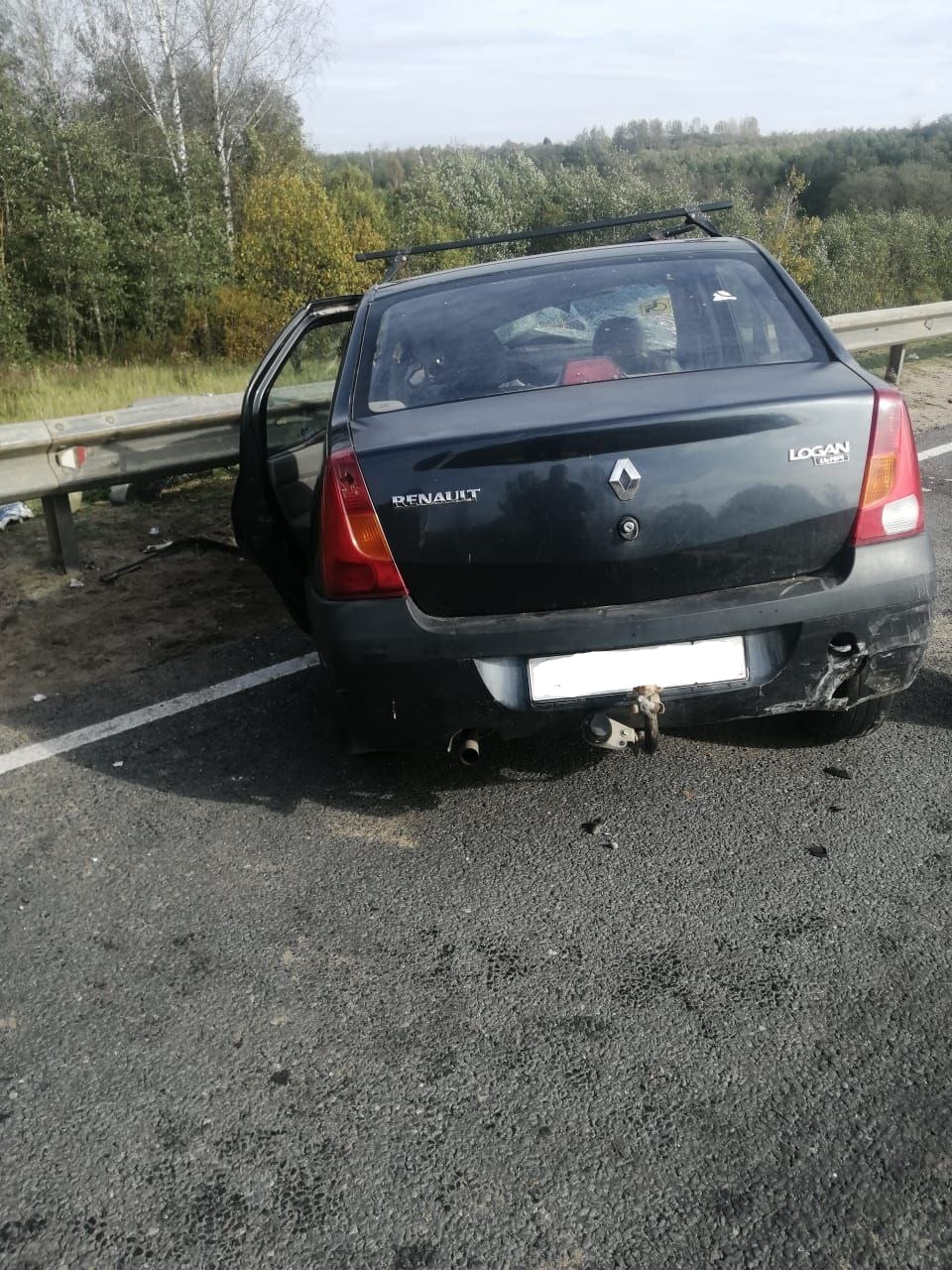 В Ржевском округе иномарка при обгоне врезалась в грузовик