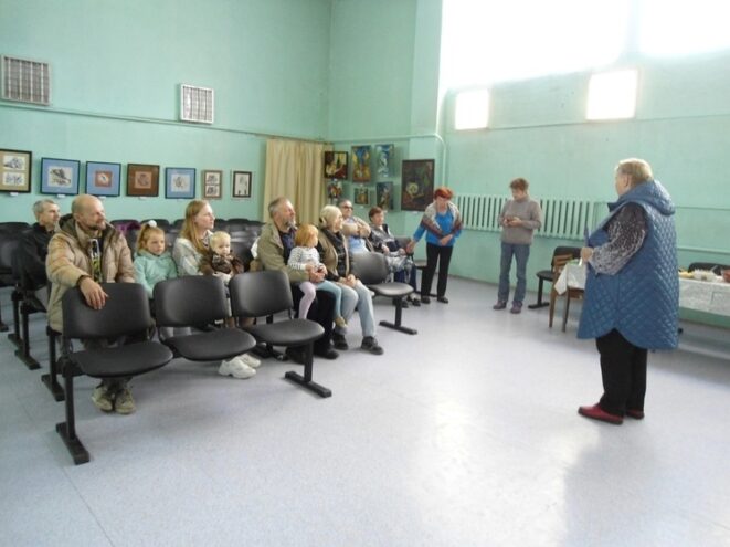 Сотни человек посетили выставку Кушелевой в деревне в Тверской области