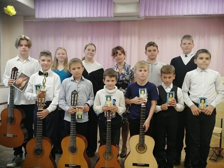 В Андреапольской школе искусств в Тверской области выбрали лучших гитаристов