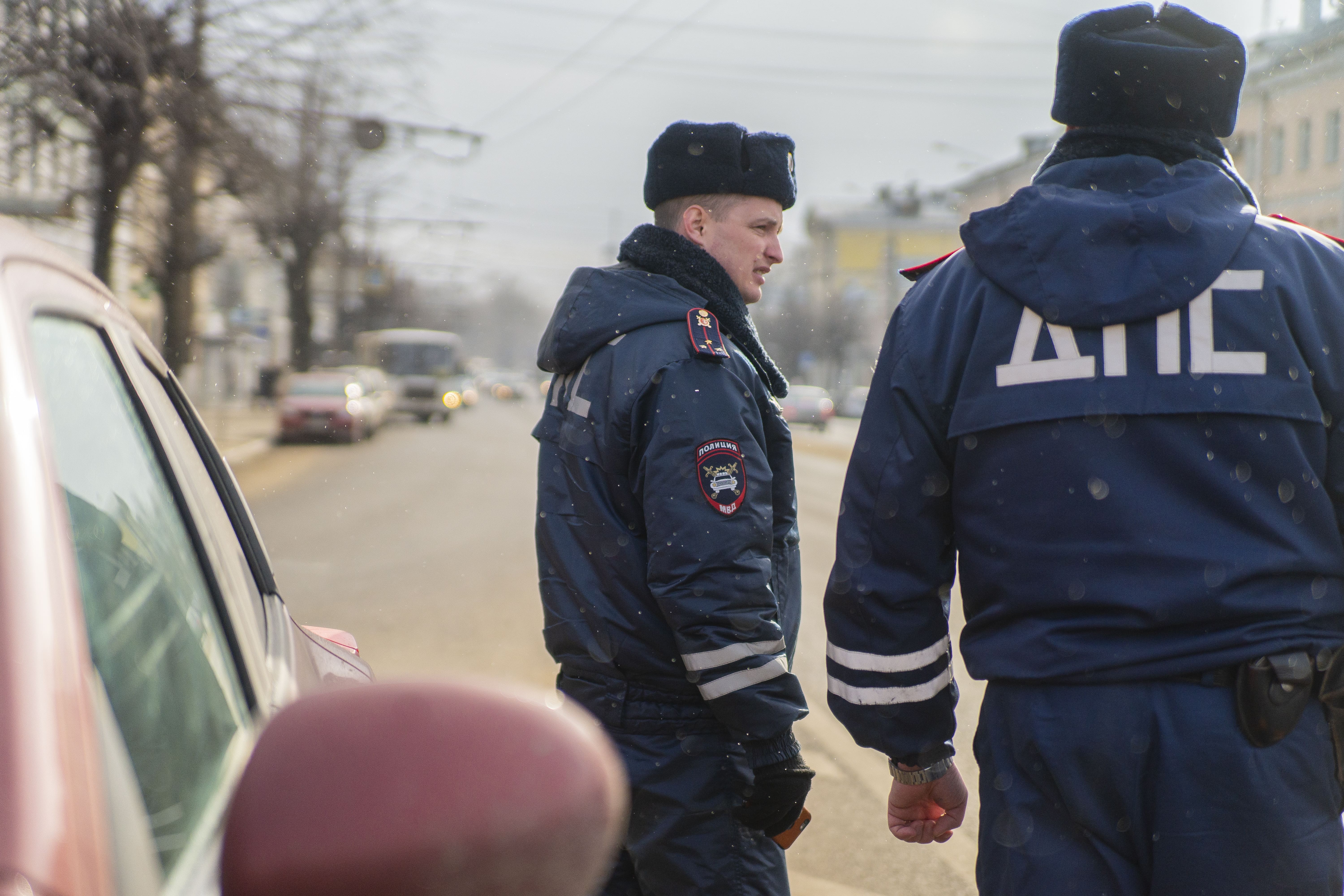 В Твери сотрудники ГИБДД остановили семь водителей без прав В Твери сотрудники ГИБДД остановили семь водителей без прав