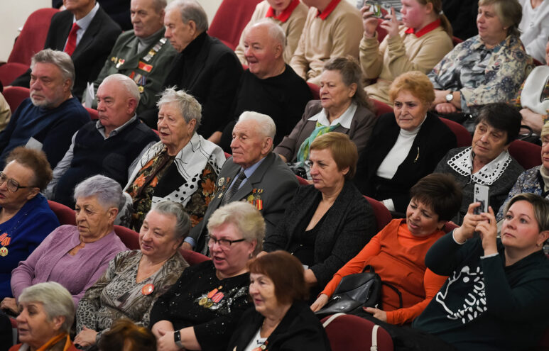 В день 105-летия образования ВЛКСМ в Твери наградили ветеранов комсомола В день 105-летия образования ВЛКСМ в Твери наградили ветеранов комсомола