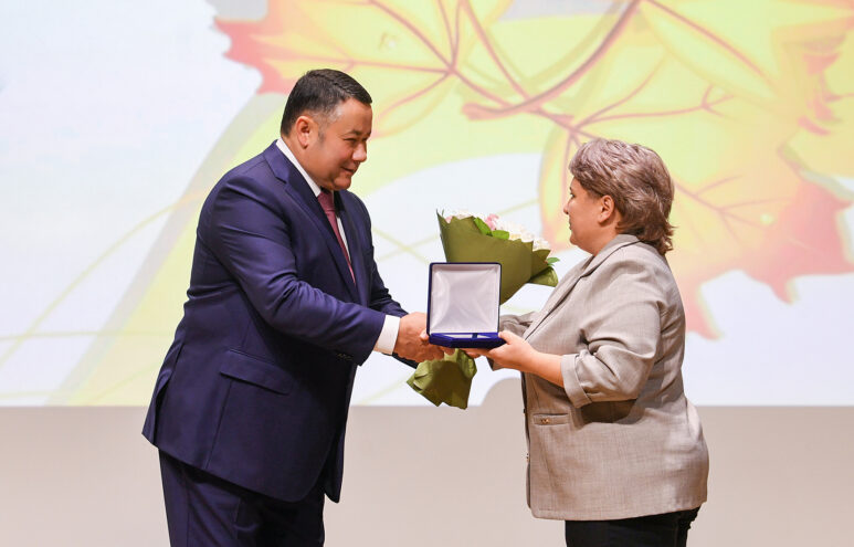 Лучшим педагогам Тверской области вручили награды Лучшим педагогам Тверской области вручили награды