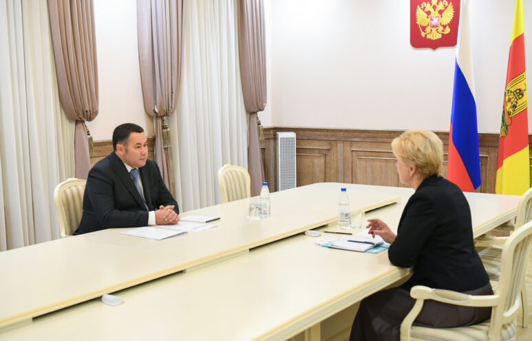 Игорь Руденя и Наталья Яковлева обсудили ремонт Дворца культуры ЗАТО Озерный Игорь Руденя и Наталья Яковлева обсудили ремонт Дворца культуры ЗАТО Озерный