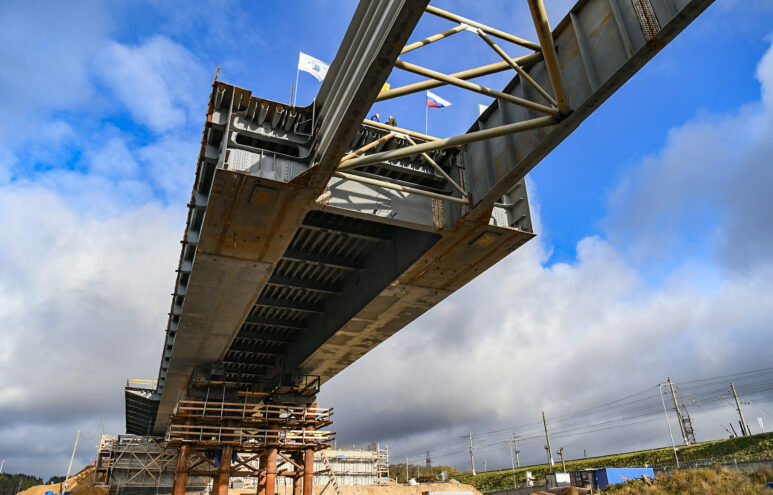 280 человек строят Западный мост в Твери 280 человек строят Западный мост в Твери