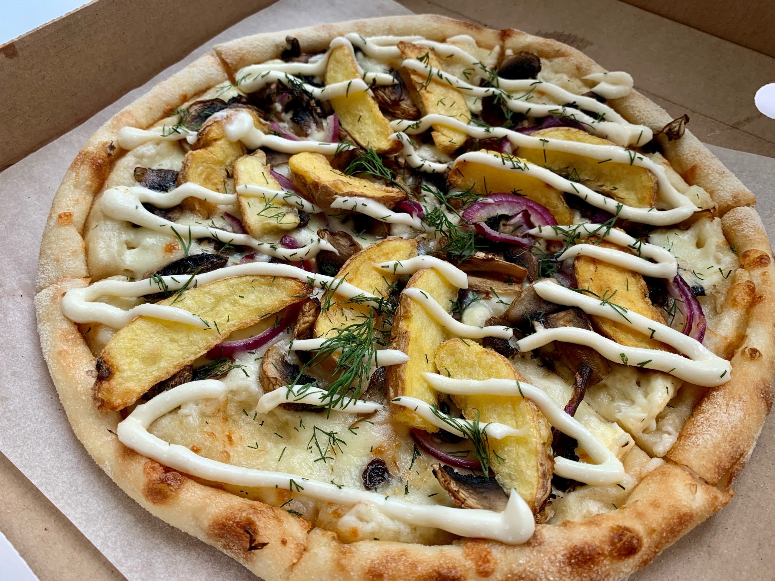 Поели за вас: Роллы с воздушным рисом и пицца с картошкой от доставки "Farfor"