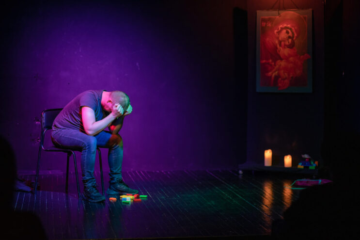 Почему люди не рыбы или Американка: Исследуем громкие премьеры в тверском "Быстром театре" Почему люди не рыбы или Американка: Исследуем громкие премьеры в тверском "Быстром театре"