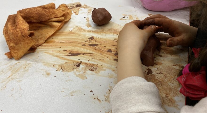 В Твери пройдет мастер-класс по лепке кружки из глины В Твери пройдет мастер-класс по лепке кружки из глины