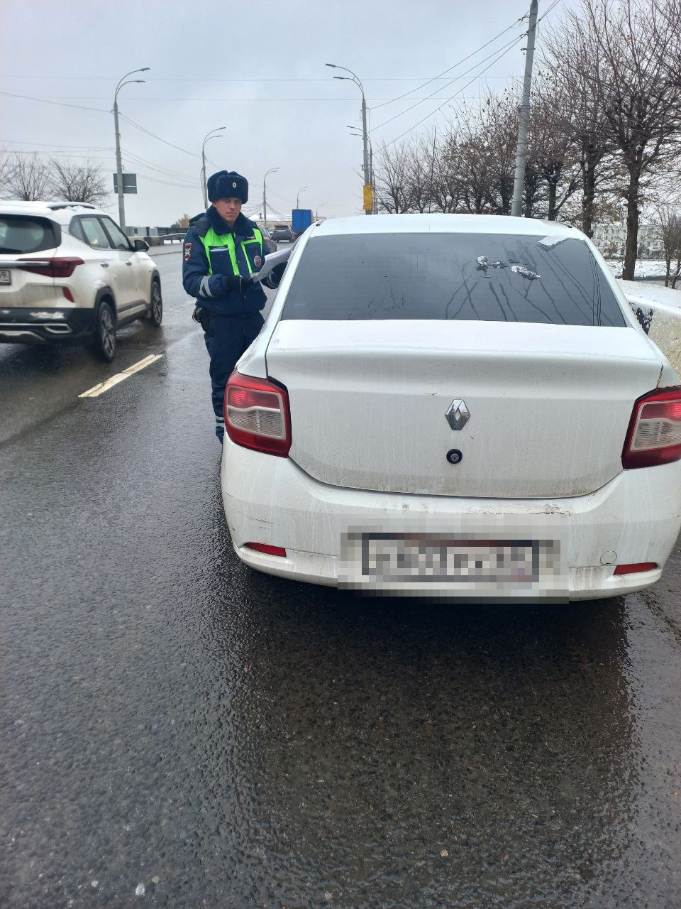 В Твери сотрудники ГИБДД ловили таксистов, которые не соблюдают ПДД