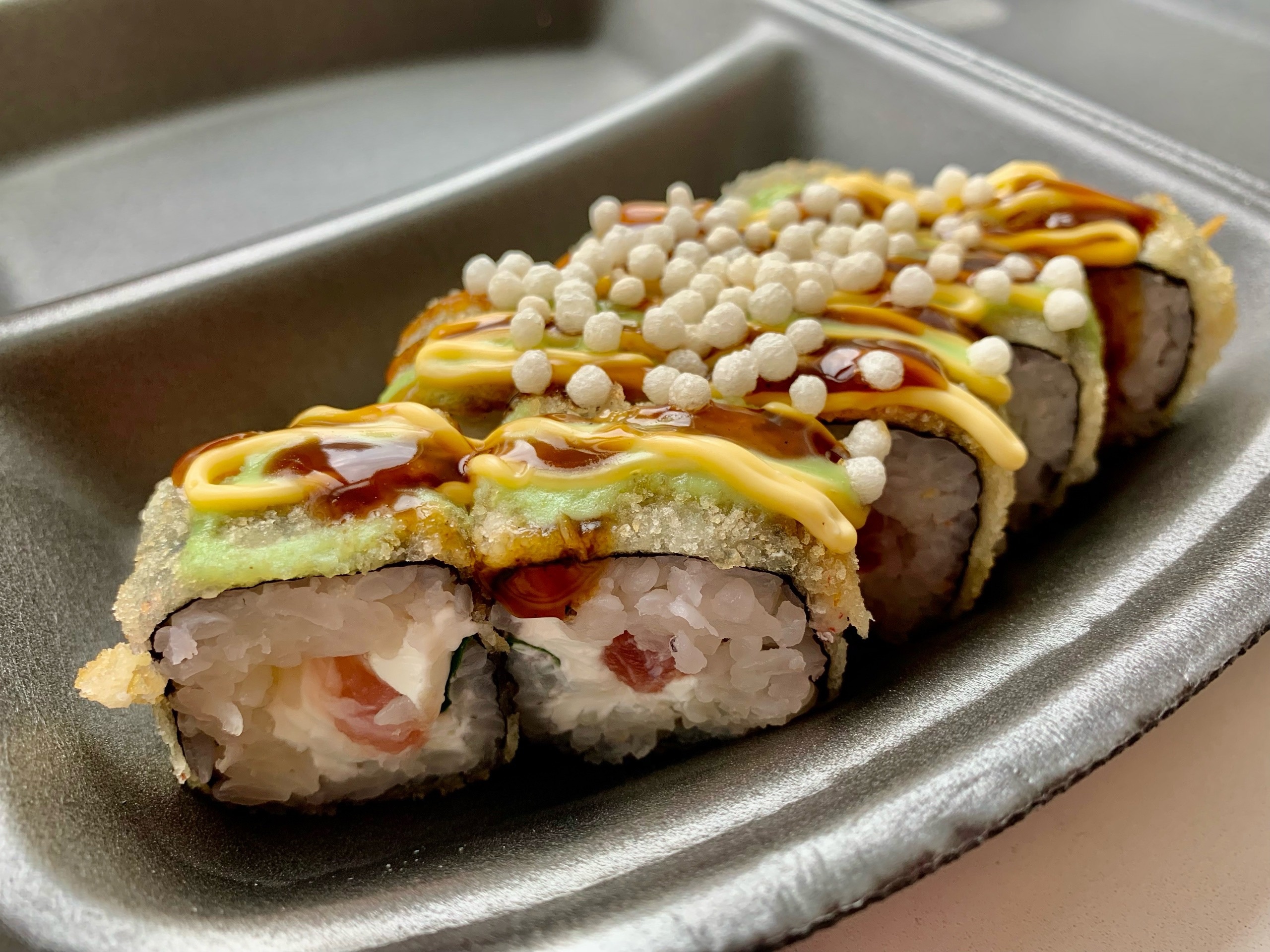 Поели за вас: Роллы с воздушным рисом и пицца с картошкой от доставки "Farfor"