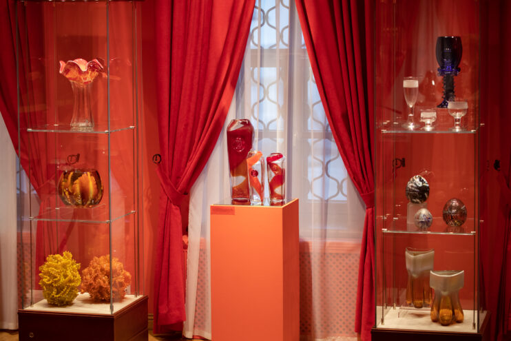 В Тверской картинной галерее отрылась выставка «Триумф стекла» В Тверской картинной галерее отрылась выставка «Триумф стекла»