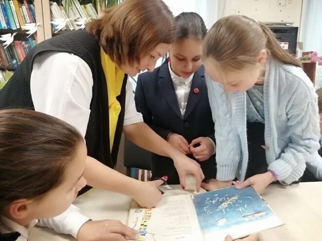 Школьники Андреапольского района Тверской области познакомились с книжным фондом местной библиотеки Школьники Андреапольского района Тверской области познакомились с книжным фондом местной библиотеки