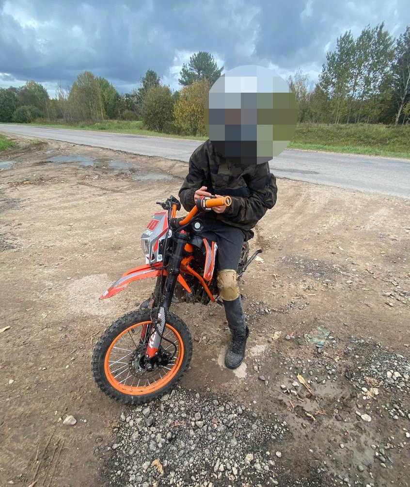 В Твери сотрудники ГИБДД задержали 12-летнего подростка на питбайке В Твери сотрудники ГИБДД задержали 12-летнего подростка на питбайке