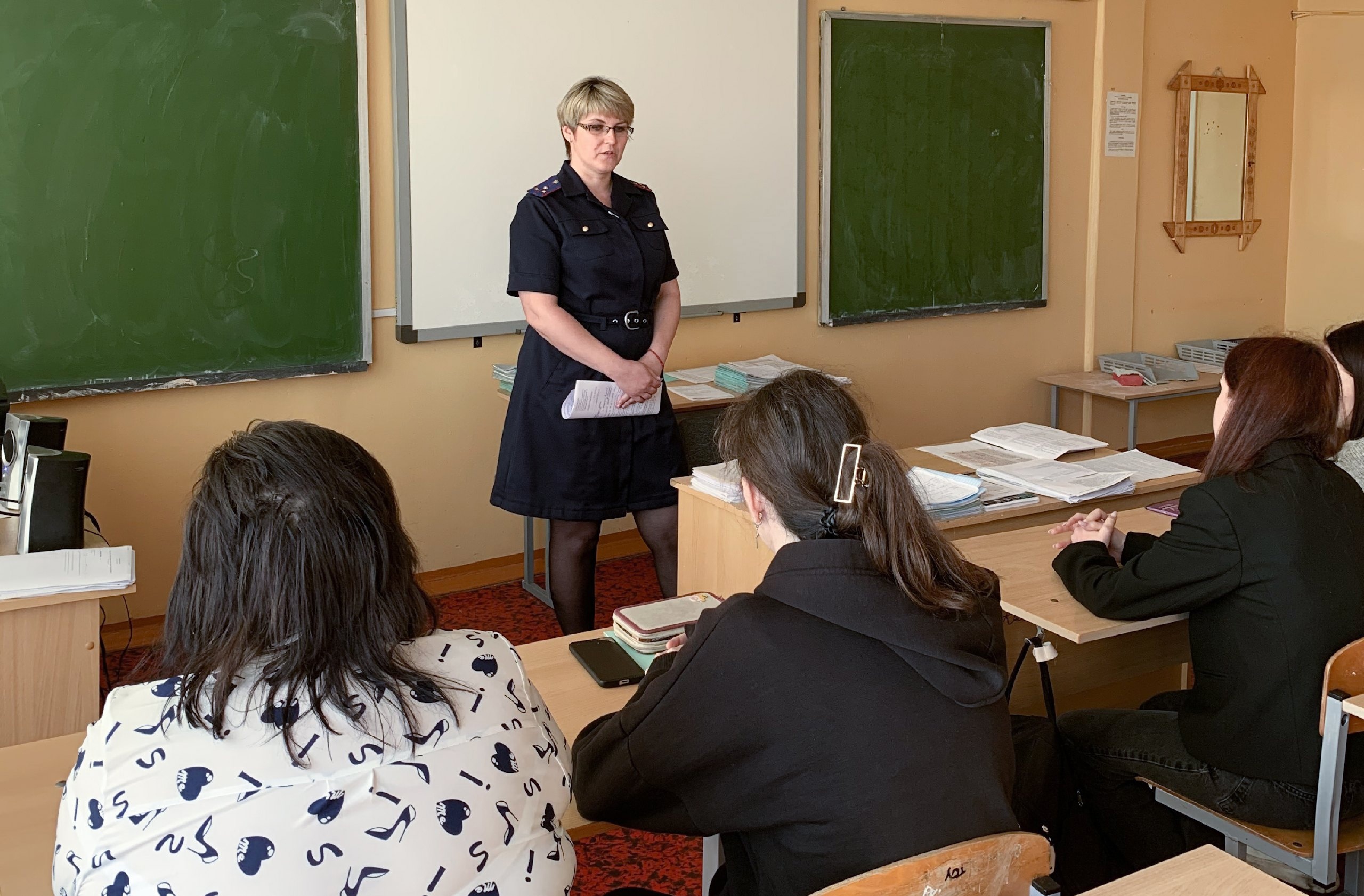 В Твери школьникам рассказали о противодействии экстремизму и терроризму
