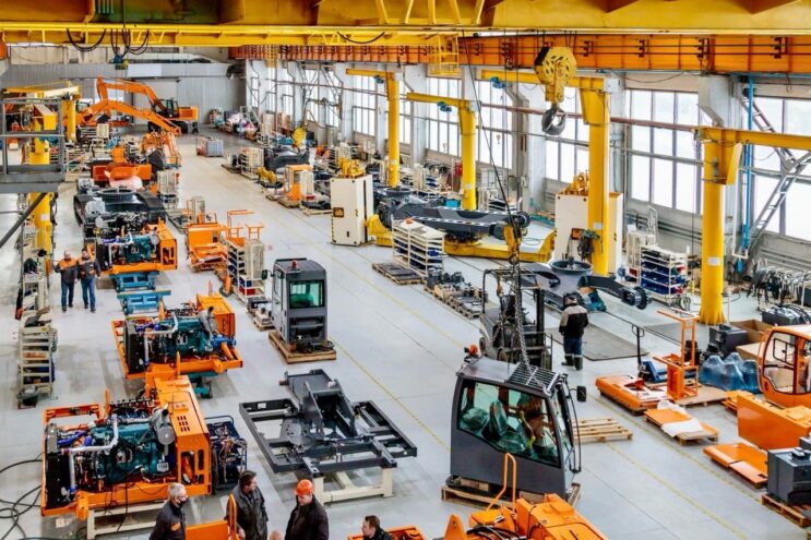 Игорь Руденя поздравил коллектив «Тверского экскаватора» с 80-летием со дня основания компании