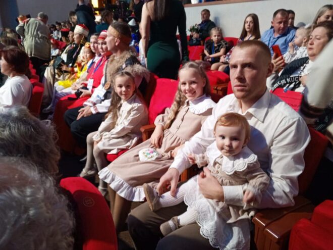 Семья Поспеловых приняла участие в торжественной церемонии награждения победителей Всероссийского конкурса «Семья года – 2023»