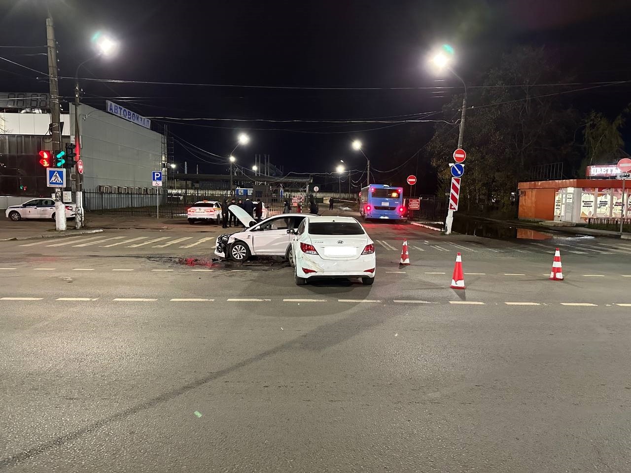 Два Хендая столкнулись у автовокзала в Твери